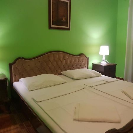 Hotel Palace Vrkljan Karlobag Ngoại thất bức ảnh